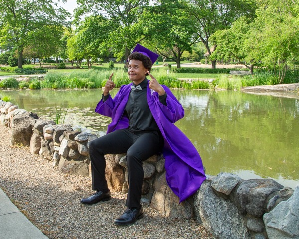 untitled shoot-8396 Cap and Gown Session