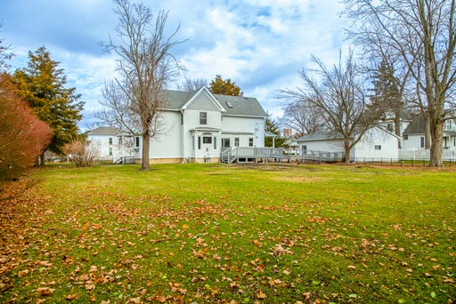Real Estate - side view house